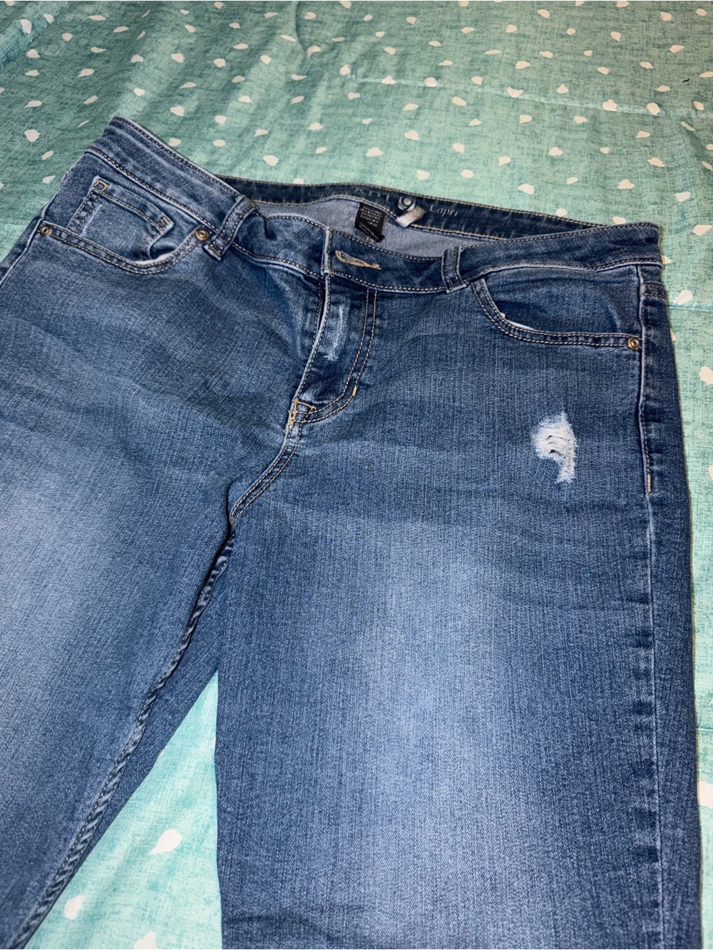 Apt. 9  Cropped Women's sz 12 Blue  Jeans w Light Distress. MUST BE BUNDLED